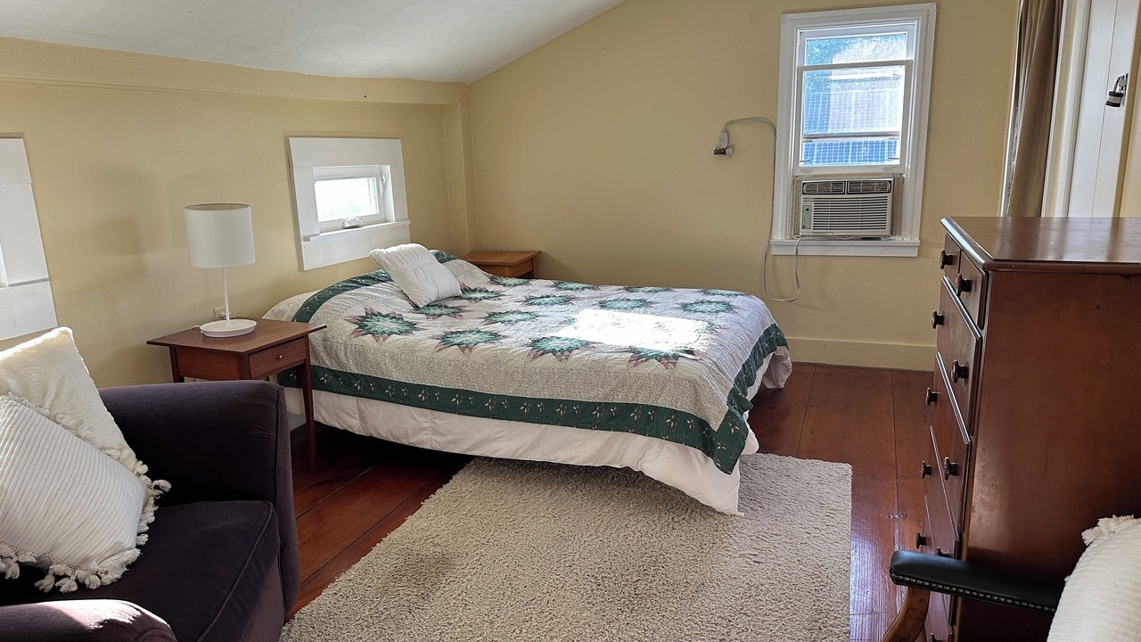 Photo of Bedroom in Lansing