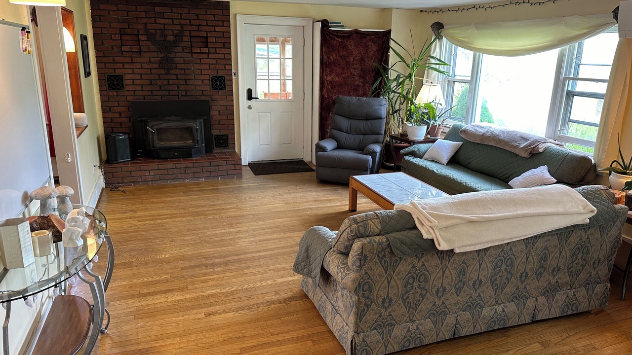 Photo of Livingroom in Lansing