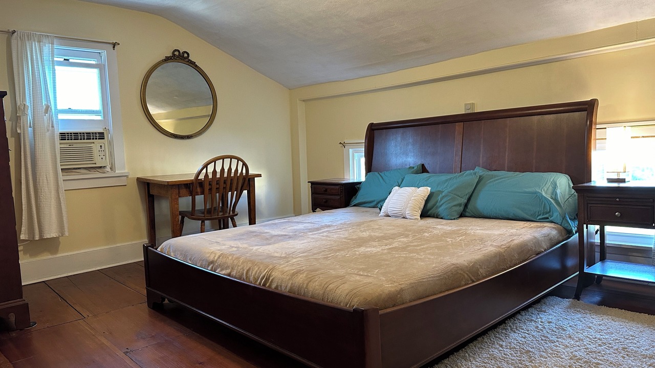 Photo of Bedroom in Lansing