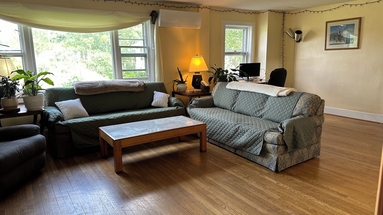 Photo of Livingroom in Lansing