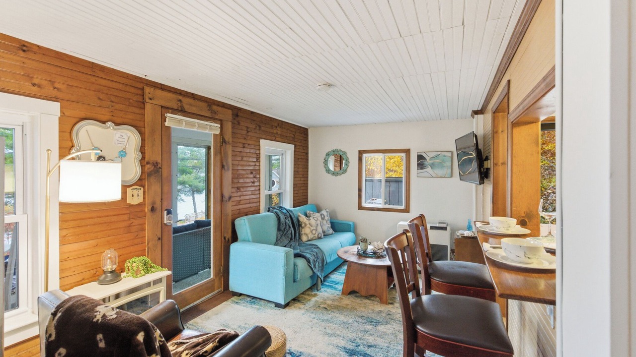 Photo of Livingroom in Alton Bay