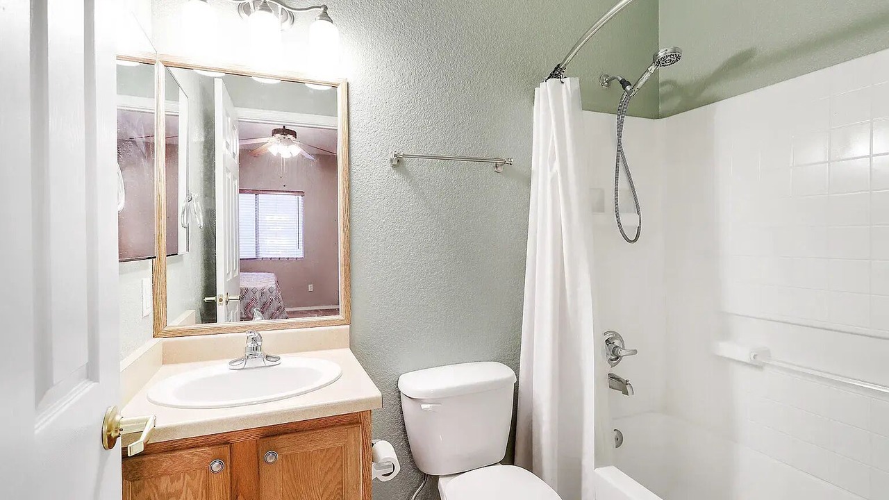 Photo of Bathroom in Parkway