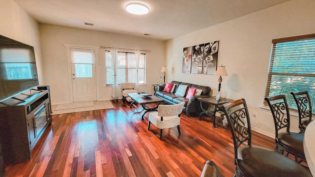 Photo of Livingroom in Spring