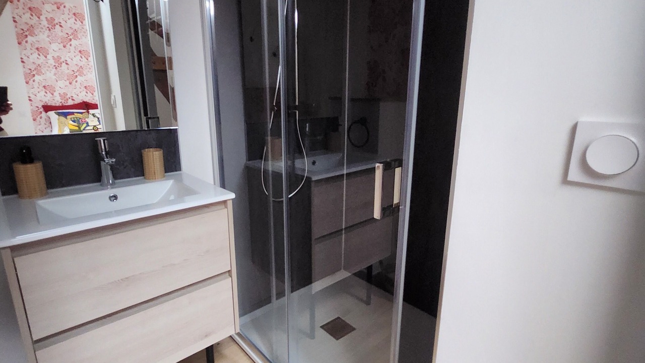 Photo of Bathroom in Centre-ville rive gauche