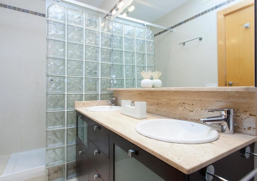 Photo of Bathroom in el Camp d'en Grassot i Gracia Nova