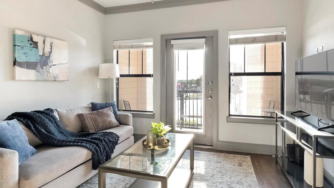 Photo of Livingroom in Northeast Carrollton