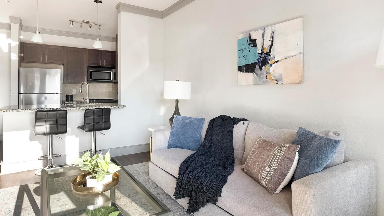 Photo of Livingroom in Northeast Carrollton