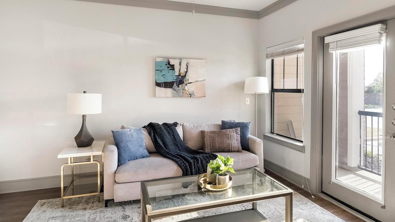 Photo of Livingroom in Northeast Carrollton