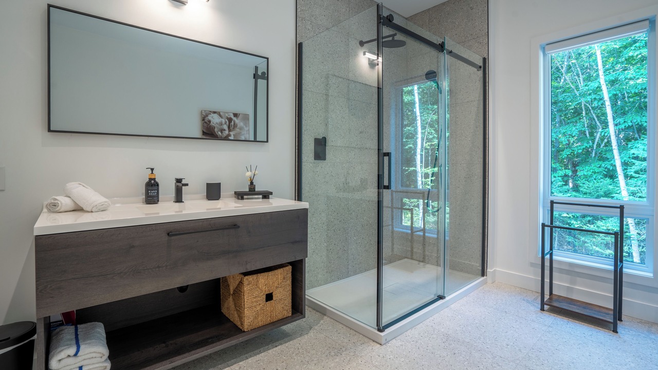 Photo of Bathroom in Argenteuil Regional County Municipality