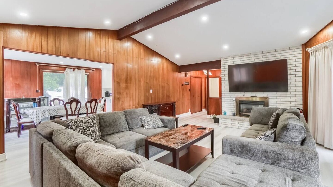 Photo of Livingroom in Mono Mills