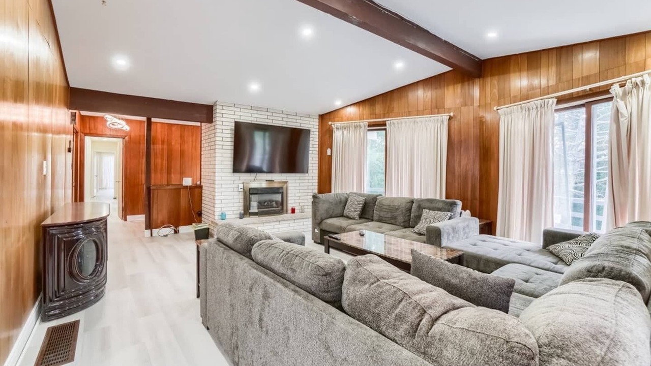 Photo of Livingroom in Mono Mills