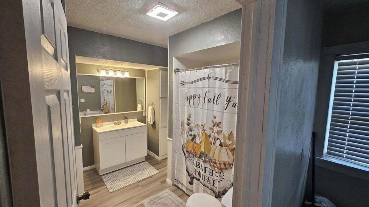 Photo of Bathroom in Holdenville