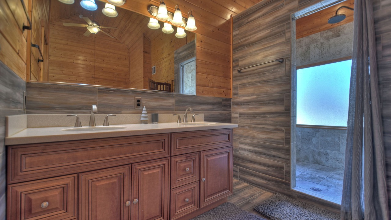 Photo of Bathroom in McCaysville