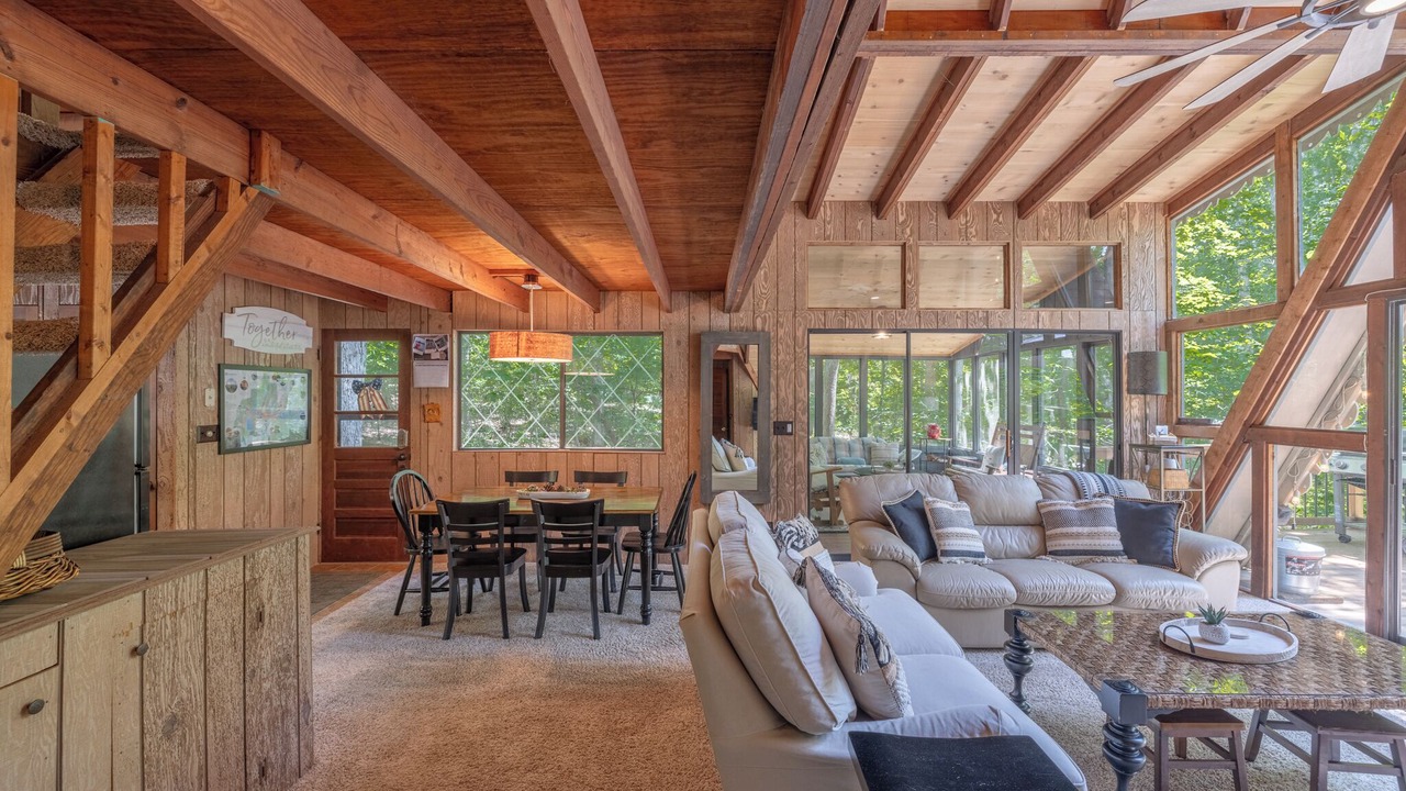 Photo of Livingroom in Innsbrook