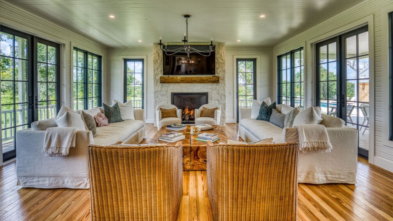 Photo of Livingroom in Round Top