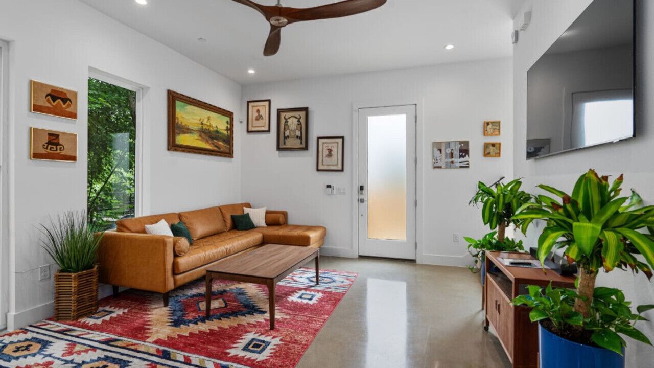 Photo of Livingroom in MLK
