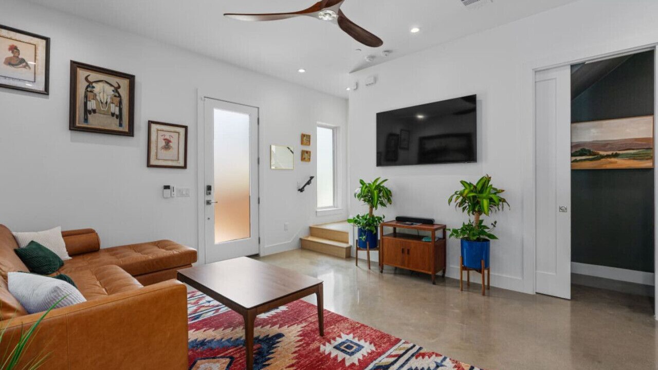 Photo of Livingroom in MLK