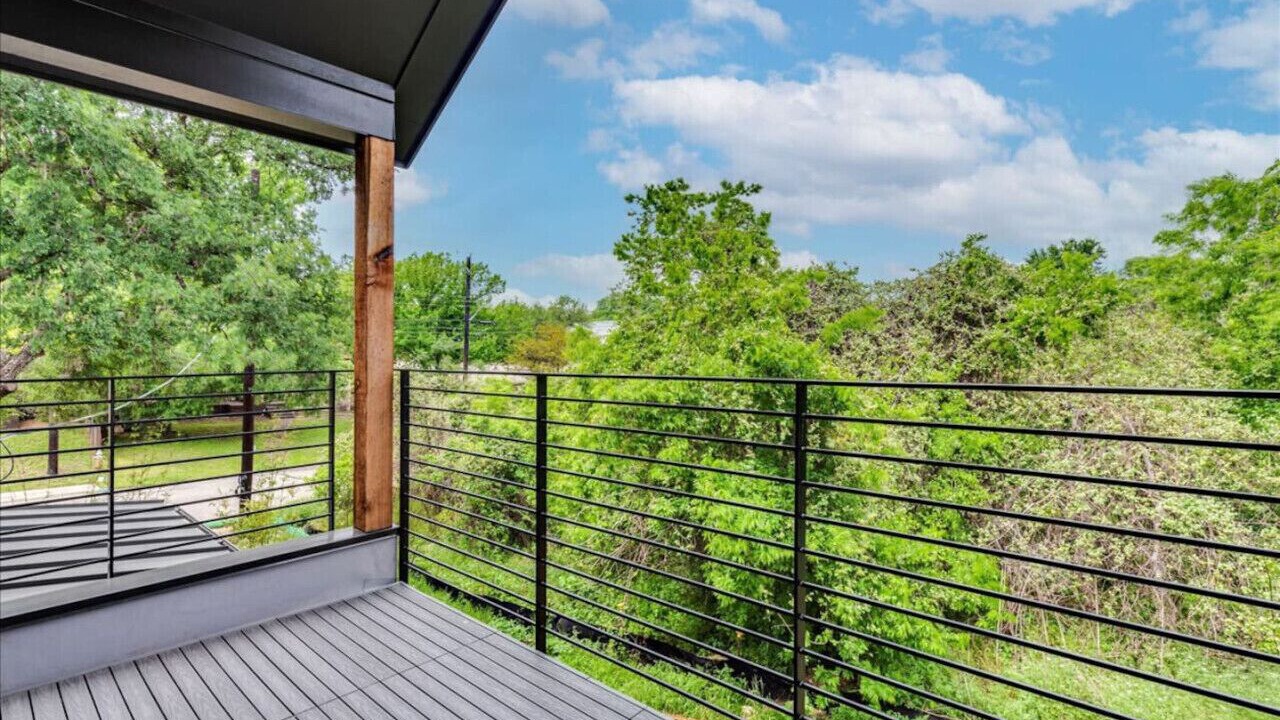 Photo of Patio Balcony in MLK