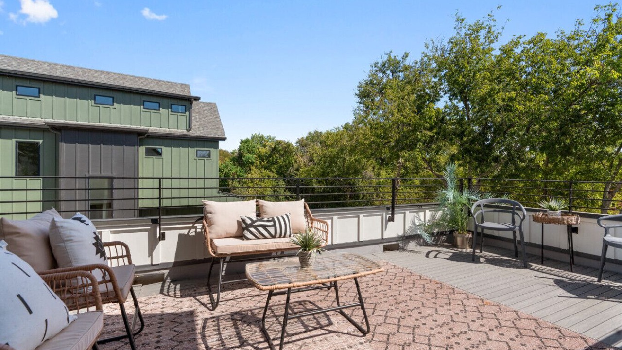 Photo of Patio Balcony in MLK