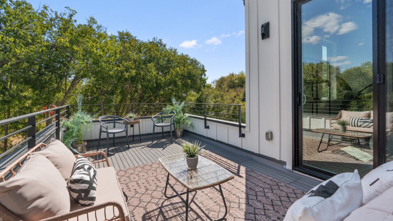 Photo of Patio Balcony in MLK