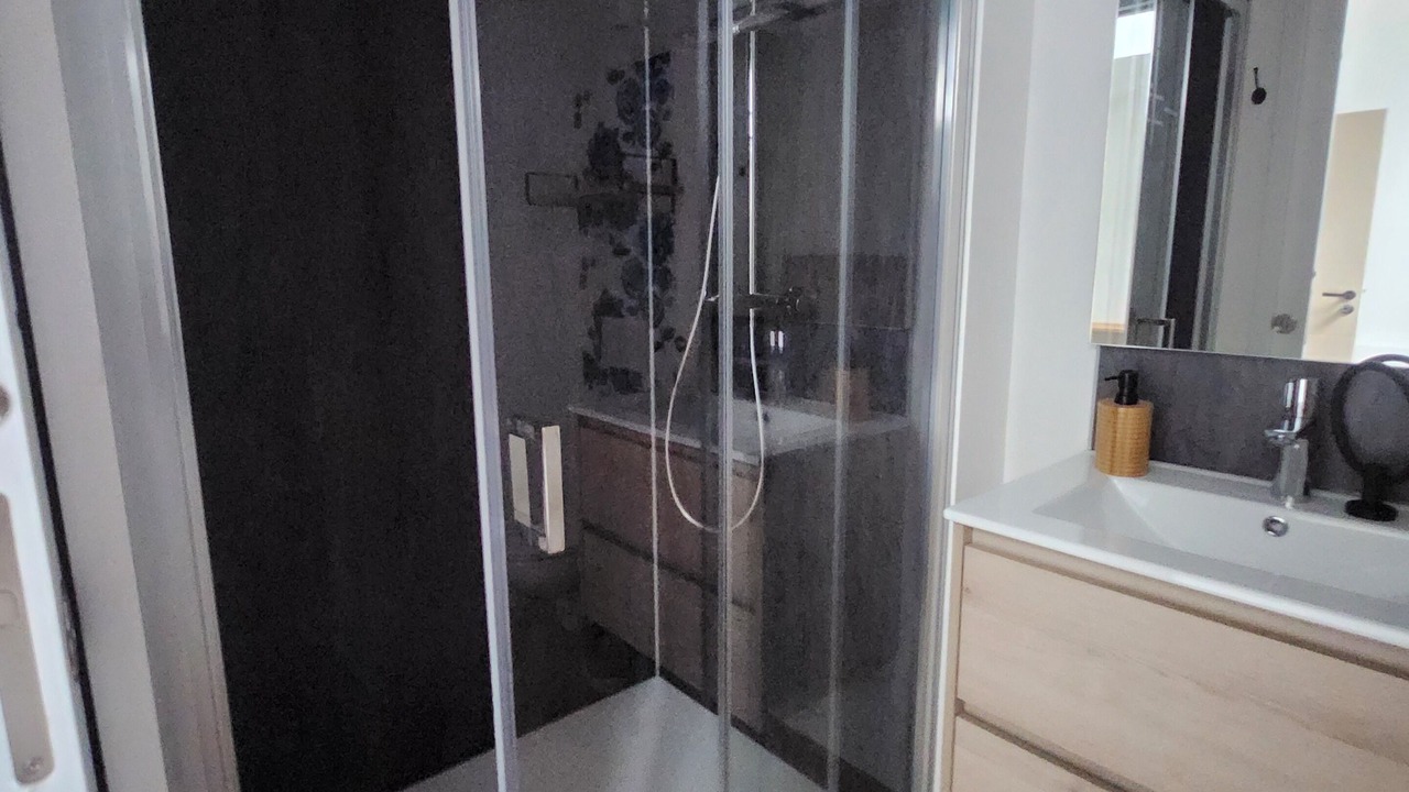 Photo of Bathroom in Centre-ville rive gauche