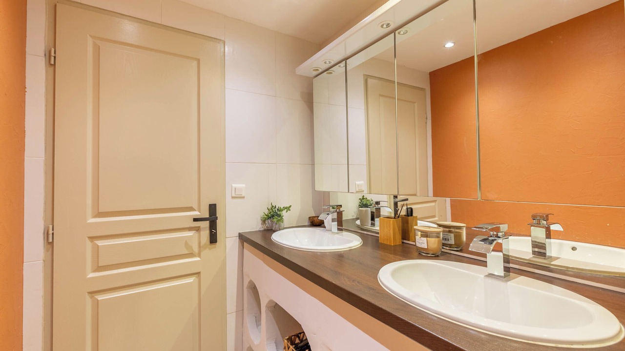 Photo of Bathroom in Saint-Jean-de-Touslas