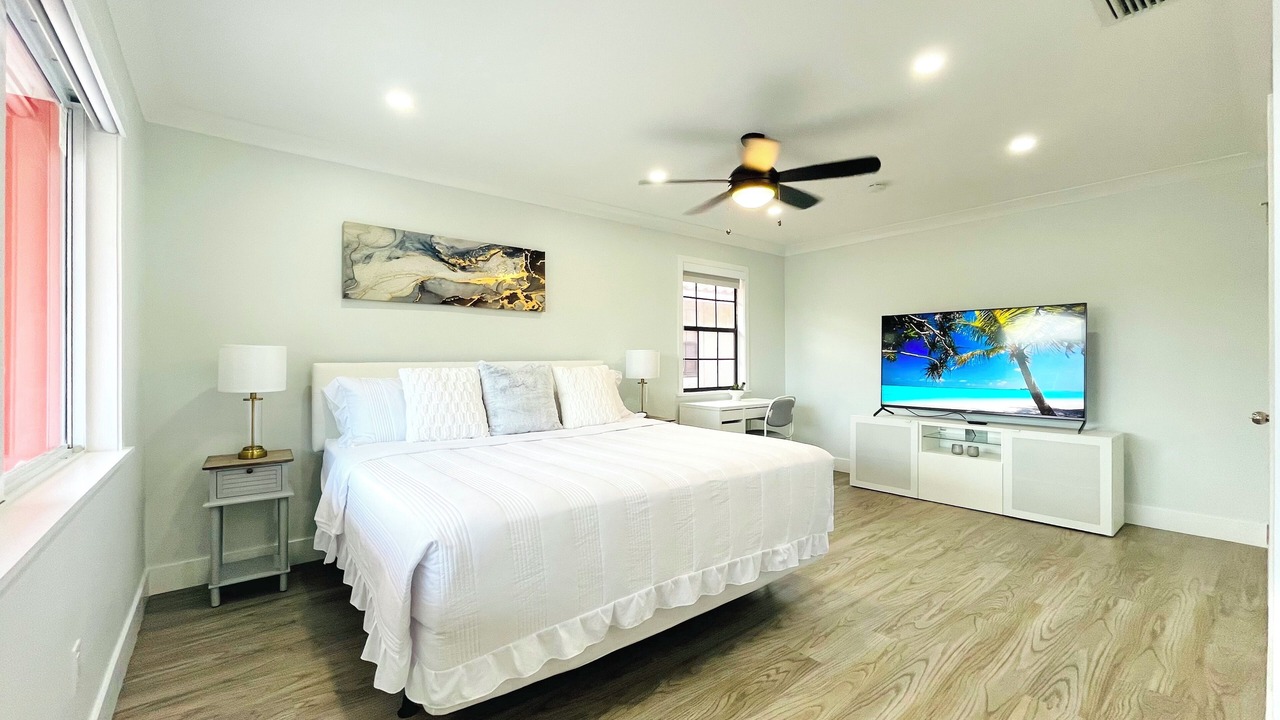 Photo of Bedroom in Oakland Park