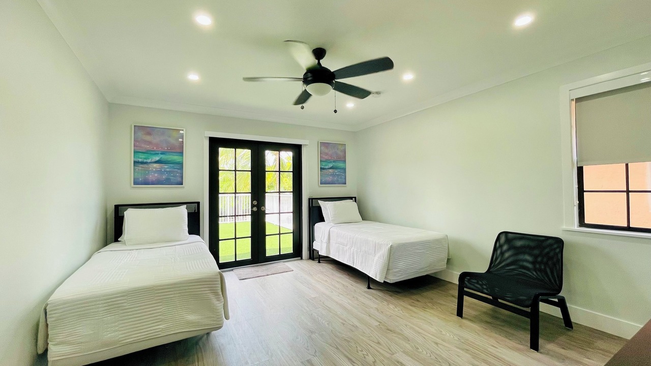 Photo of Bedroom in Oakland Park