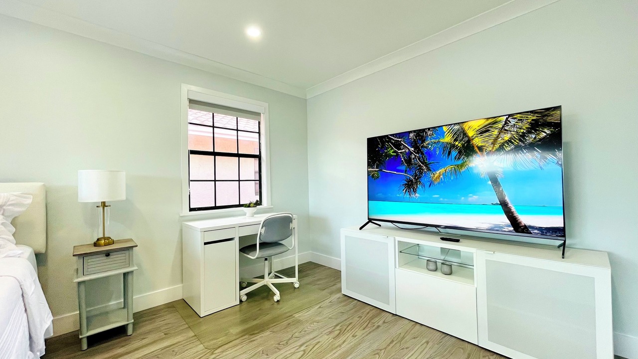 Photo of Bedroom in Oakland Park