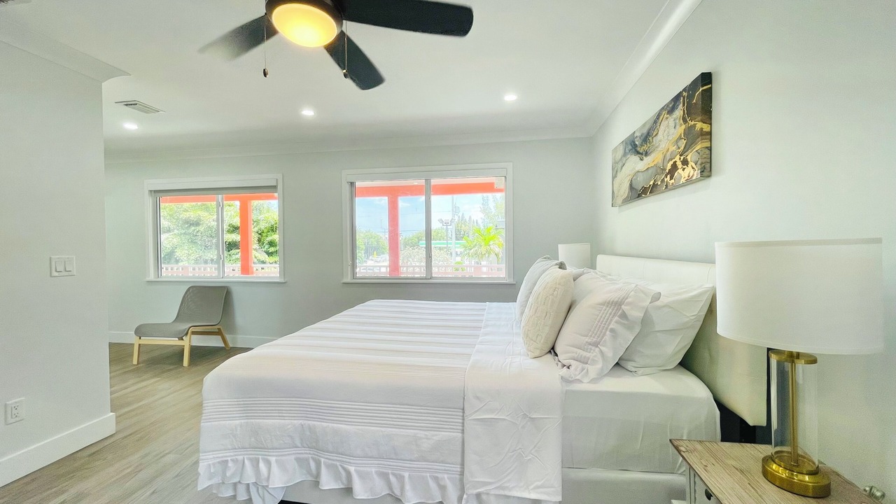 Photo of Bedroom in Oakland Park