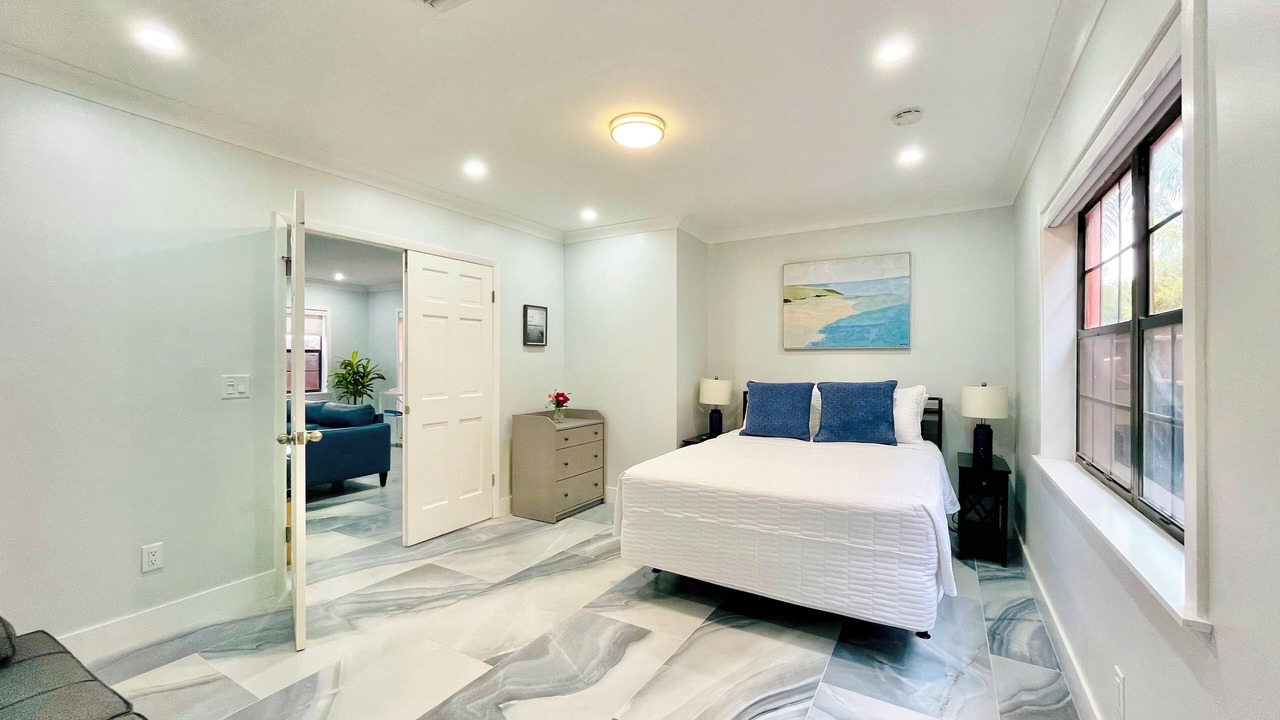 Photo of Bedroom in Oakland Park