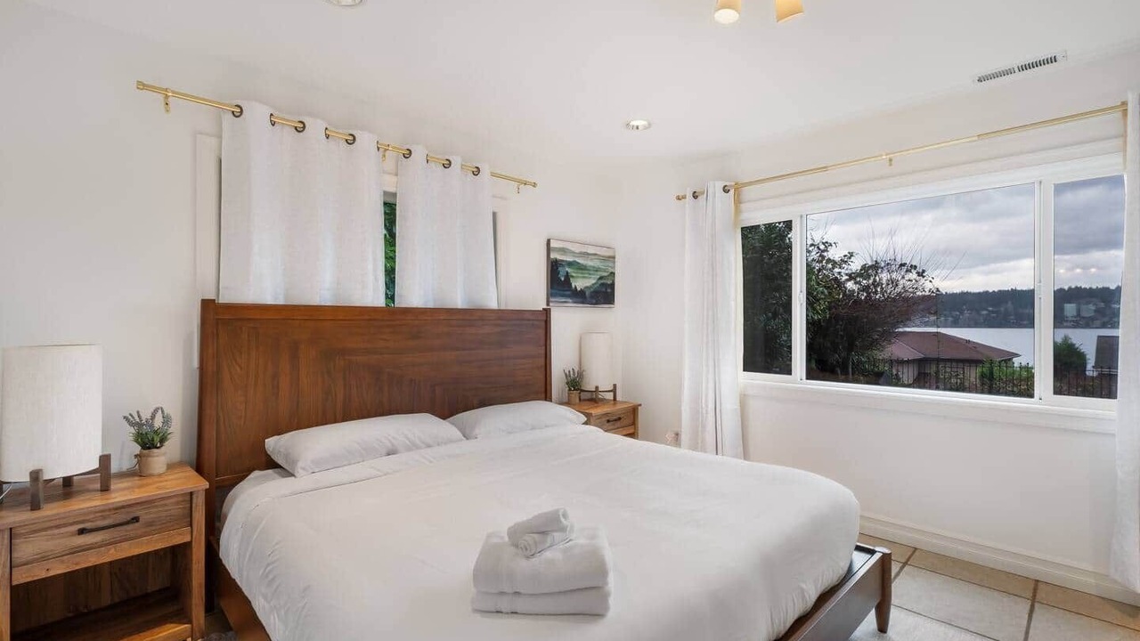 Photo of Bedroom in East Lake Hills