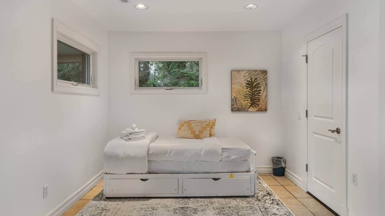 Photo of Bedroom in East Lake Hills