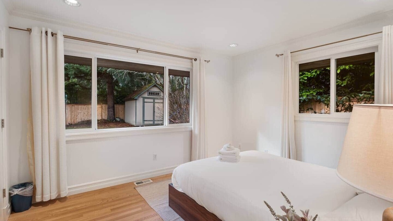 Photo of Bedroom in East Lake Hills