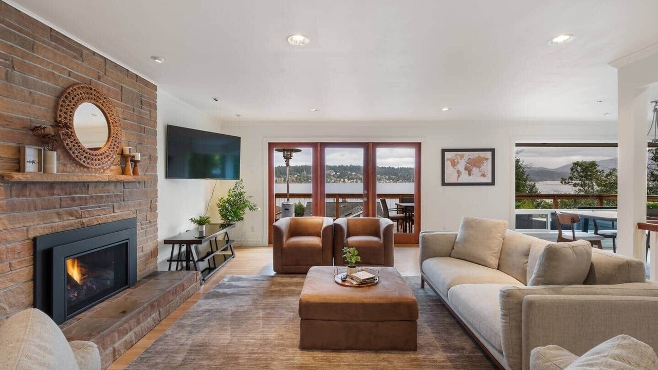 Photo of Livingroom in East Lake Hills