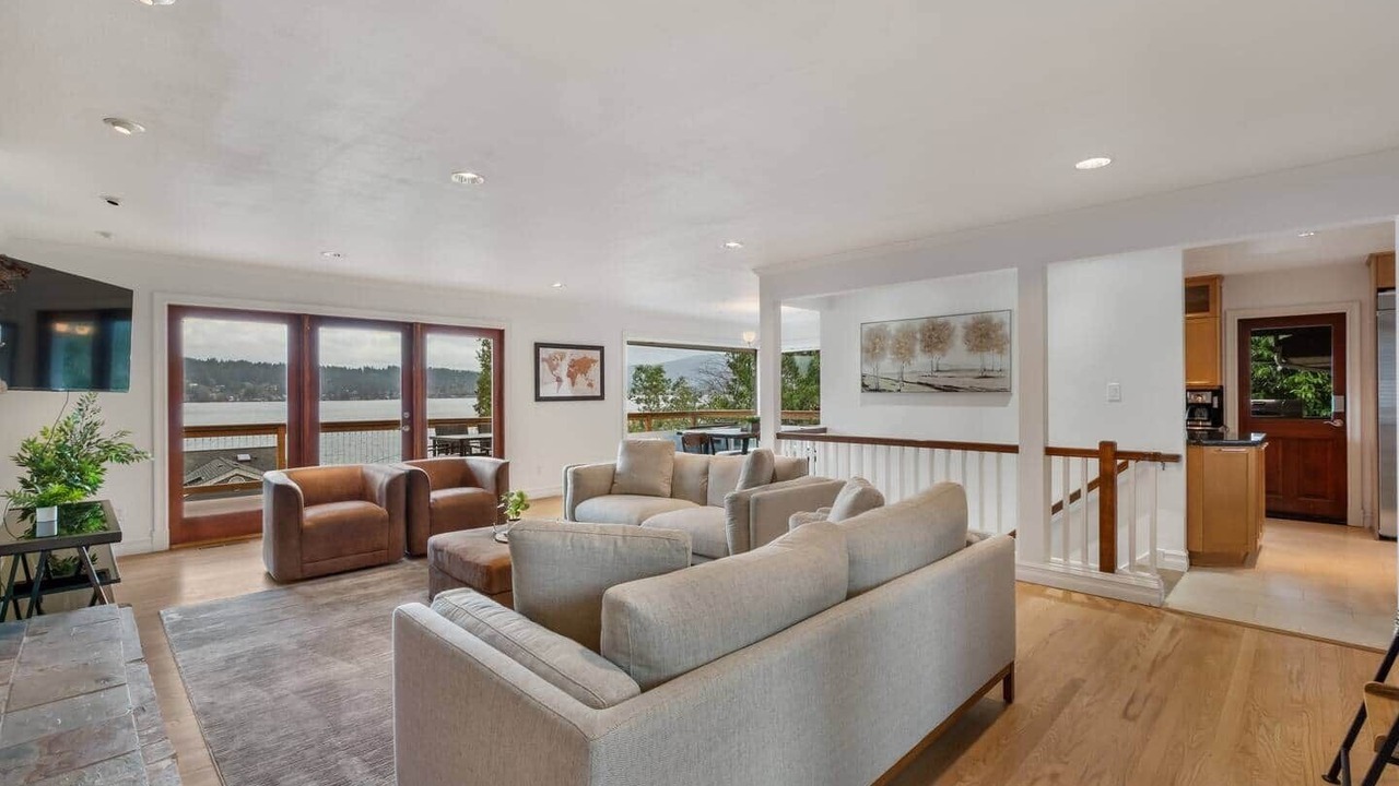 Photo of Livingroom in East Lake Hills