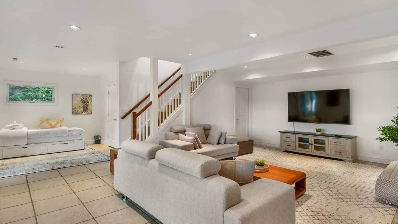 Photo of Livingroom in East Lake Hills