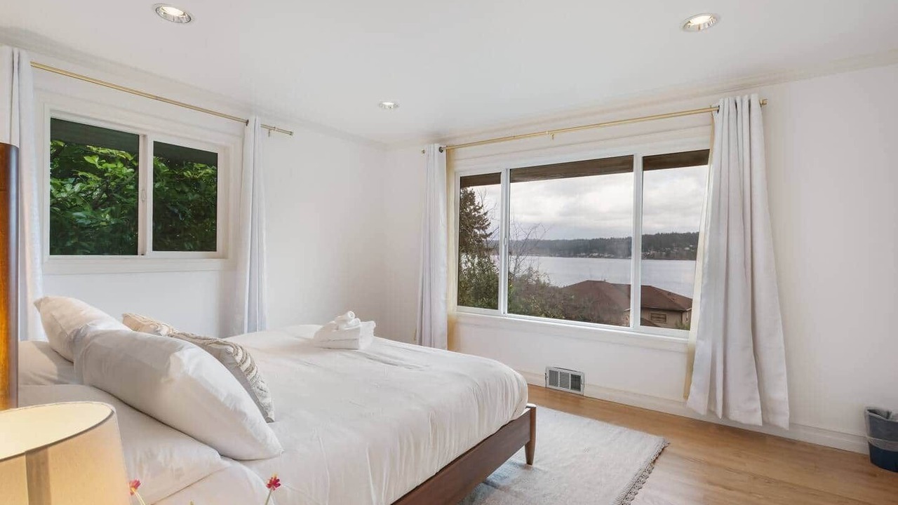 Photo of Bedroom in East Lake Hills