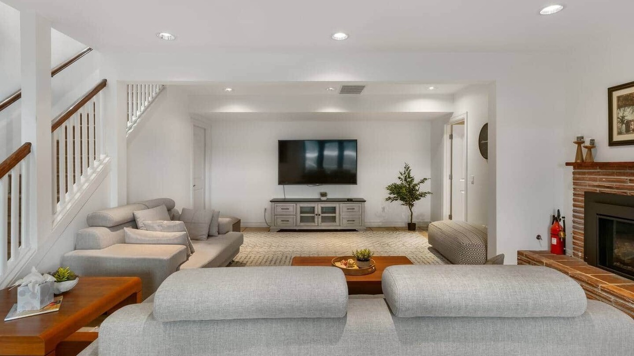 Photo of Livingroom in East Lake Hills