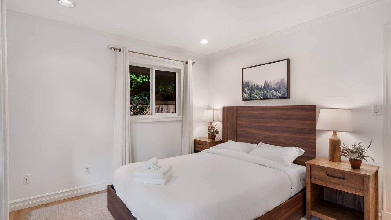 Photo of Bedroom in East Lake Hills