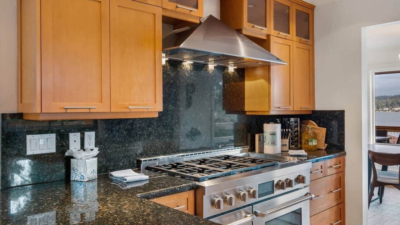 Photo of Kitchen in East Lake Hills
