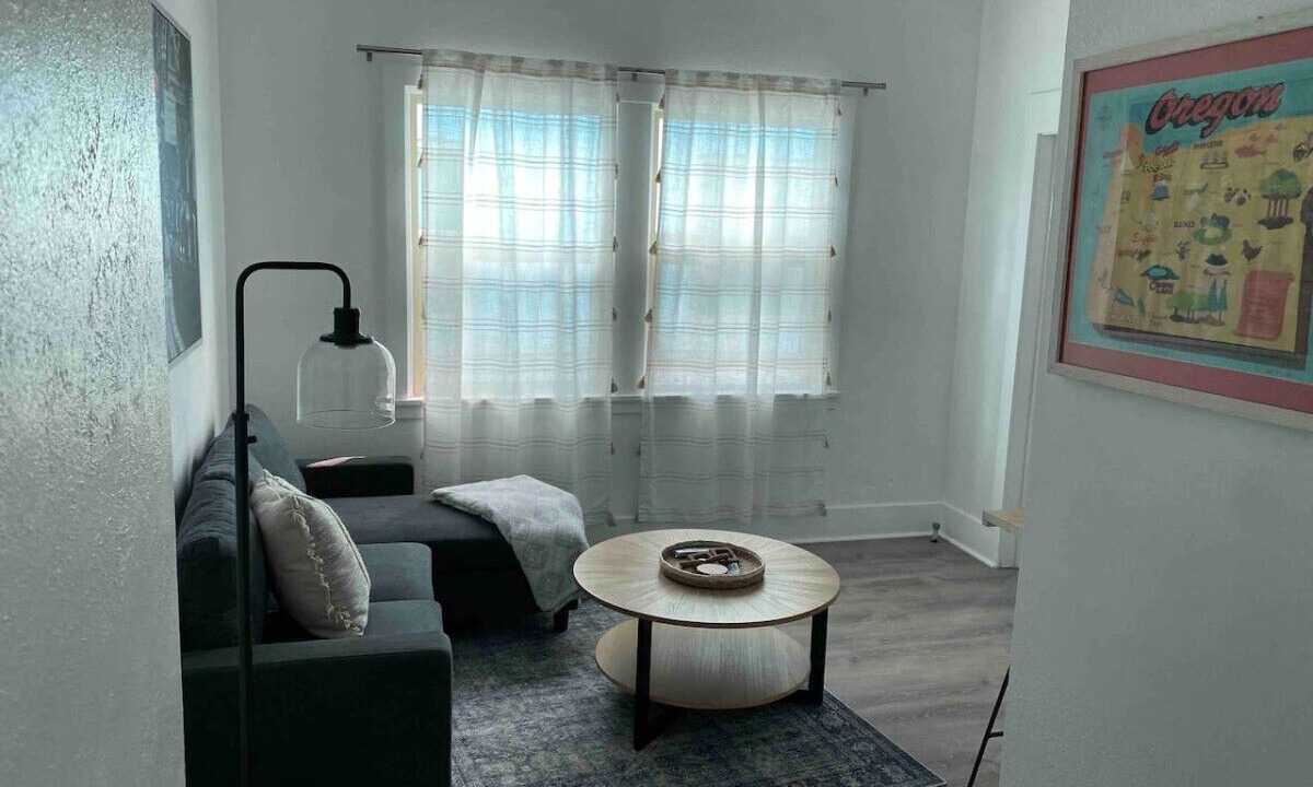 Photo of Livingroom in Downtown Klamath Falls