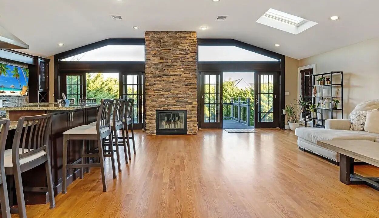 Photo of Livingroom in Massapequa