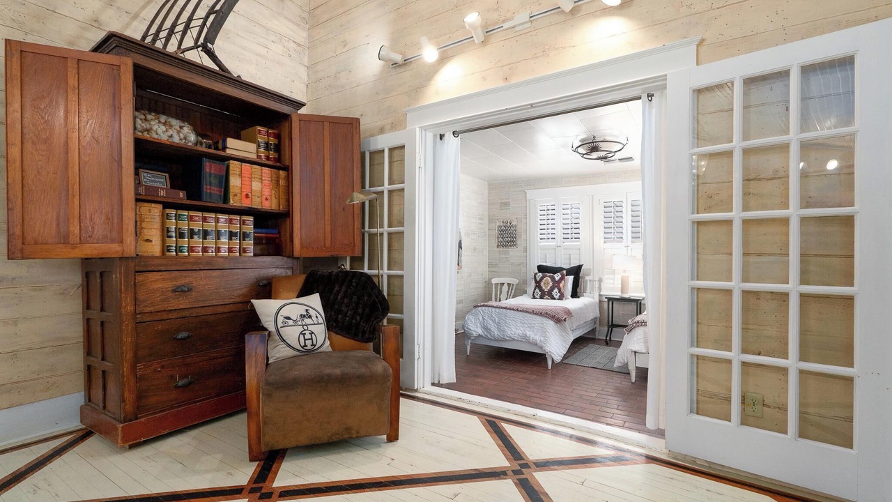 Photo of Bedroom in Sayles Blvd. Area