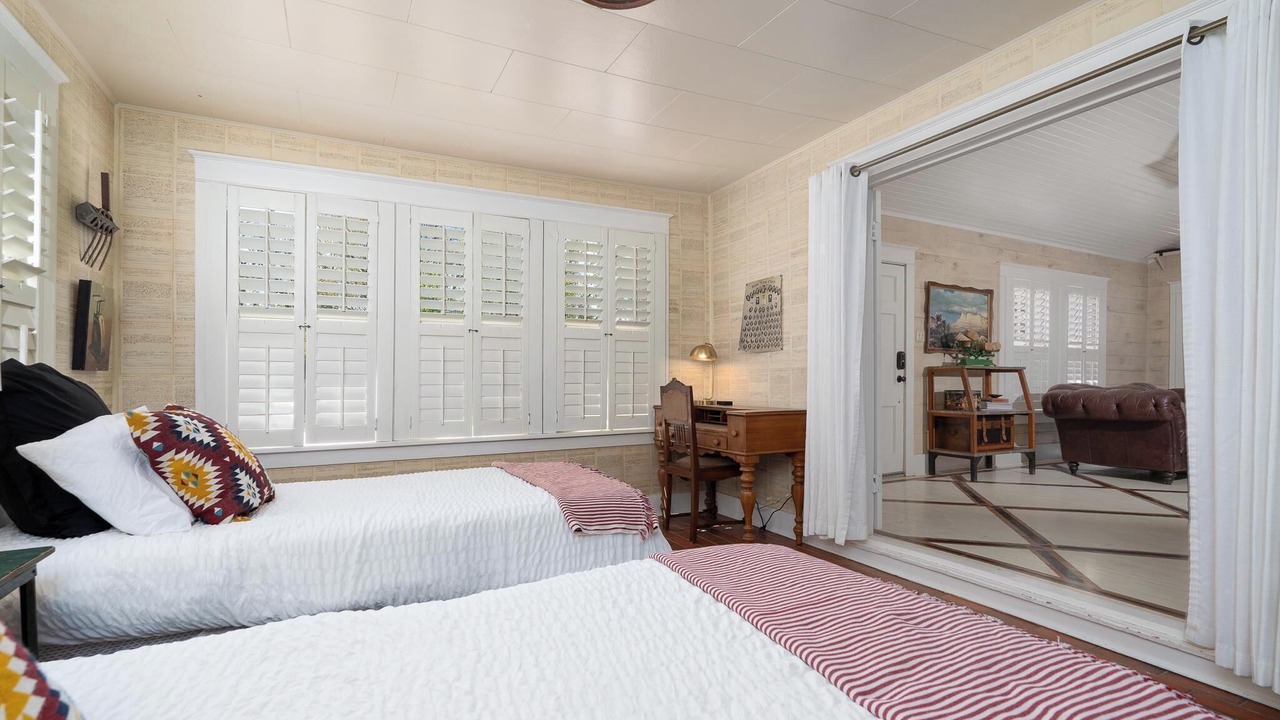 Photo of Bedroom in Sayles Blvd. Area