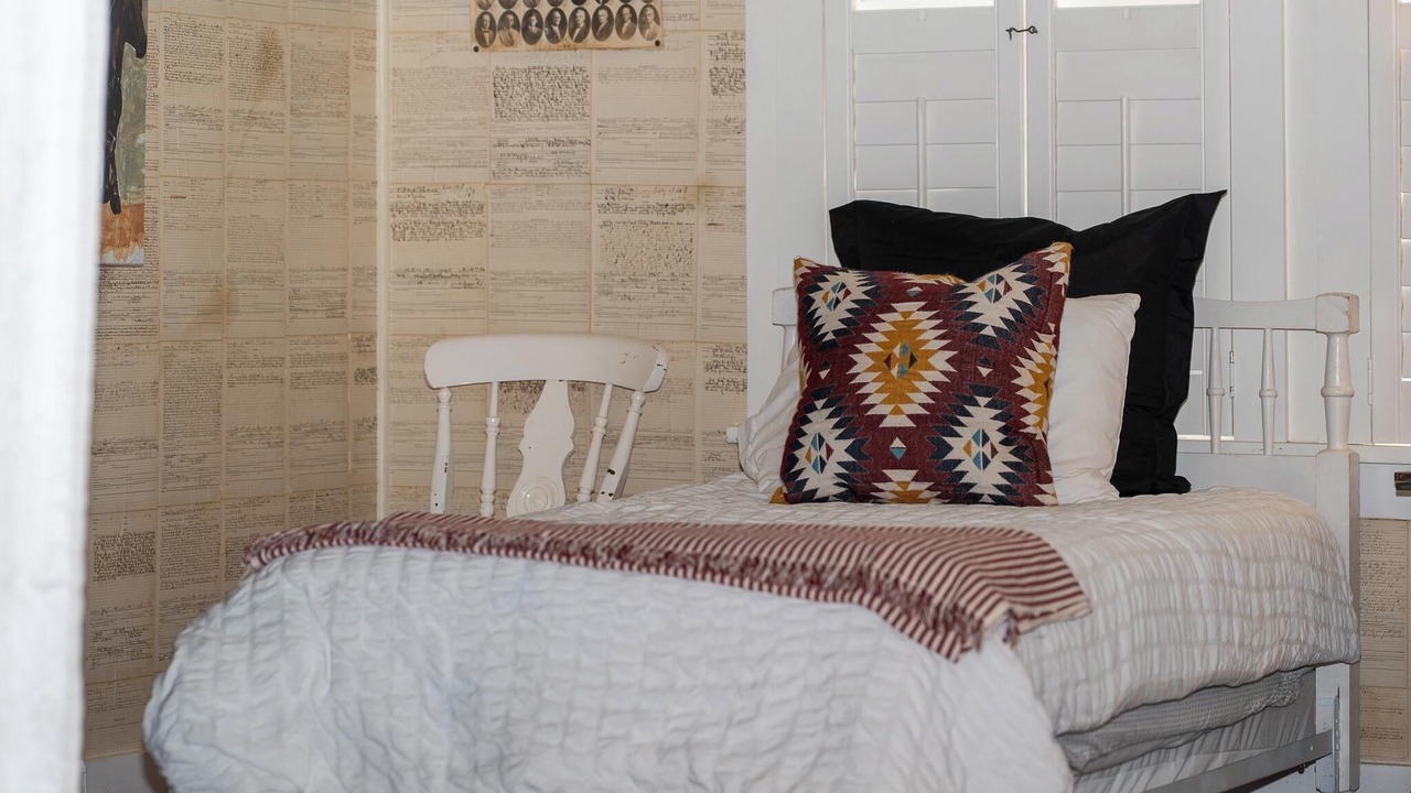 Photo of Bedroom in Sayles Blvd. Area
