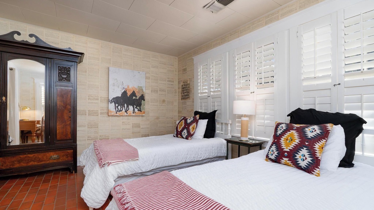 Photo of Bedroom in Sayles Blvd. Area