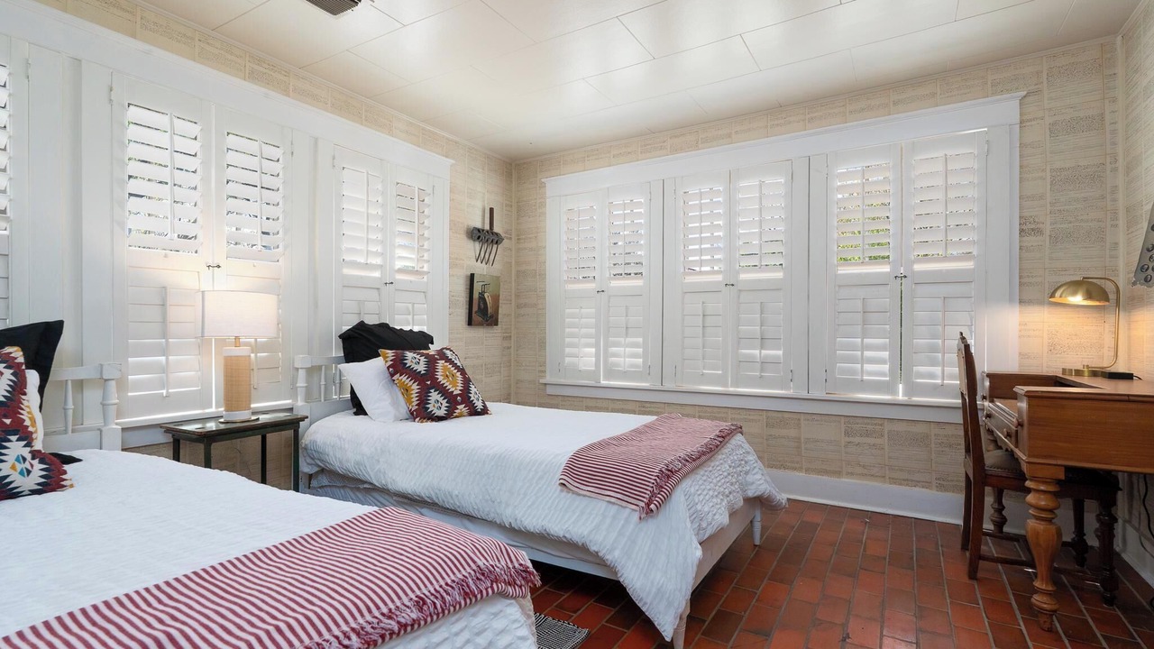 Photo of Bedroom in Sayles Blvd. Area