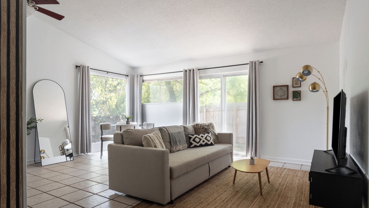 Photo of Livingroom in MLK
