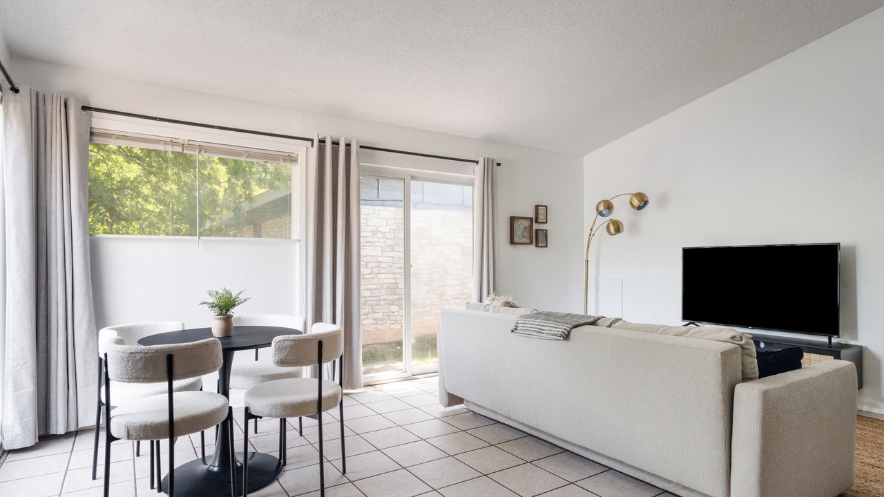 Photo of Livingroom in MLK